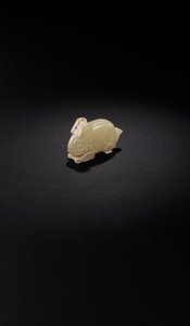 Pendente a forma di coniglio, tarda dinastia Shang-prima dinastia Zhou occidentale da School Chinese