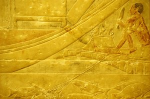 Antico Egitto, Scultura/pittura murale, Mastaba/Tomba di Idout, Saqqara, 2323-2150 a.C., Un pescatore che scala un pesce e tiene una lancia a quattro punte da School Egyptian