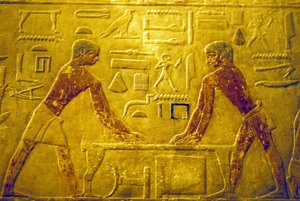 Antico Egitto, Incisione/pittura murale, Mastaba/Tomba di Ti, V Dinastia, Saqqara, Operai che lucidano il legno da School Egyptian
