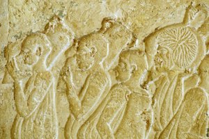 Antico Egitto, Scultura/pittura murale, Tomba di Petosiris, Tuna el Gebel, 300 a.C., Uomini che trasportano giare di vino da School Egyptian