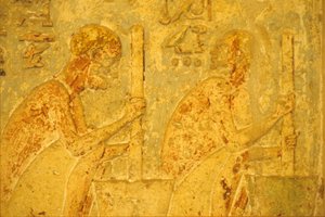 Antico Egitto, Incisione/Pittura murale, Tomba di Petosiris, Tuna el Gebel, 300 a.C., Lavoratori che usano pestello e mortaio da School Egyptian