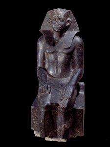 Arte egizia antica: statua del re Sesostri III anziano. Scultura in diorite intorno al 1870 a.C. (XII dinastia, circa 1963-1786). Da Medamoud (Egitto). Altezza: 1,200 m. Parigi, Museo del Louvre