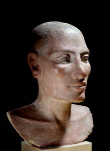 Antichità egizia: Testa di Sale. Scultura in calcare, Vecchio Impero (circa 2700-2200 a.C.). Parigi, Museo del Louvre - Antichità egizia: Testa di un giovane maschio detta "Testa di Sale", calcare dipinto, Vecchio Regno (circa 2700-2200 a.C.), Museo del Lo