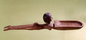 Antichità egizia: cucchiaio di legno per cosmetici chiamato nuotatore nudo che tiene un
