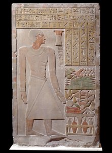Antichità egizia: stele in calcare del monumento alla memoria del portavoce del visir Senousret che forma una cappella. Intorno al 1700 a.C. Tarda XII dinastia da School Egyptian