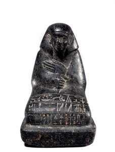 Antichità egizia: scultura in gabbro che rappresenta l