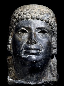 Testa di Cleopatra III, scultura in basalto. Civiltà egizia, Periodo Tolemaico, II secolo a.C.