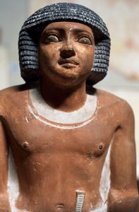 Figura maschile, statua in calcare dipinto, Civiltà egizia, (dettaglio) da School Egyptian