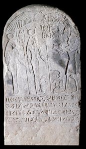 Stele di calcare che rappresenta una scena di offerte coperta di geroglifici. Regno di Osorkon I (924-889 a.C.). 22ª dinastia Parigi, Museo del Louvre