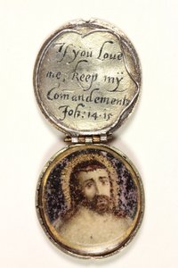 Medaglione contenente una testa di Cristo da School English
