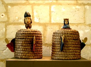 Alveari con un vescovo e una regina (canne e legno)