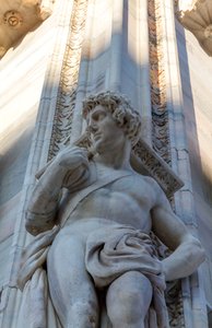 Telamone della facciata del Duomo di Milano, Lombardia, Italia (dettaglio) da School Italian