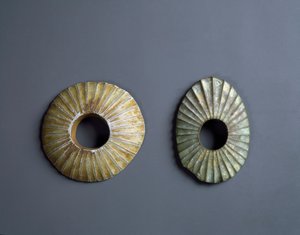 Armille in selce, periodo Jomon 10000-300 a.C. da Japanese School