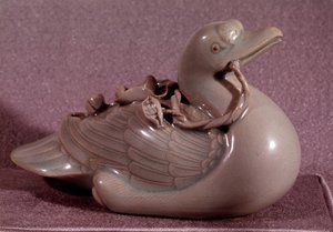 Arte coreana: versatoio a forma di anatra. Periodo Koryo, fine XII secolo. Collezione Hyung Pil Chun da School Korean