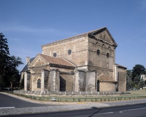 Vista esterna del battistero (IV secolo) da School Merovingian