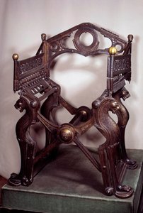 Arte merovingia: sedia o trono di Dagoberto I (602/605-638). Realizzata in bronzo dorato nel VII-IX secolo da School Merovingian