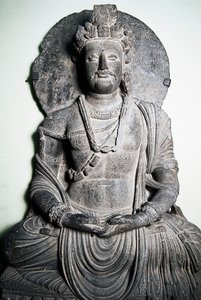 Scultura in pietra raffigurante Buddha, arte del Gandhara, Peshawar, Pakistan da School Pakistani