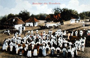 Cartolina raffigurante rumeni che ballano in un villaggio, c.1910