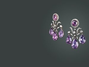 Storico paio di pendenti per orecchie, c.1760 (ametista, diamanti, argento e oro)
