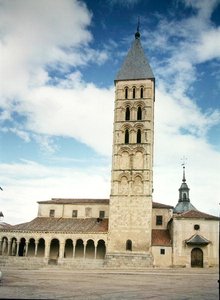 Esterno della Chiesa di San Esteban da School Spanish