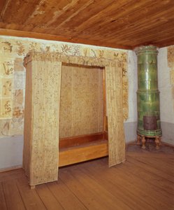 Letto pieghevole e stufa in ceramica nella casa di Carl Linnaeus (1707-78) da School Swedish