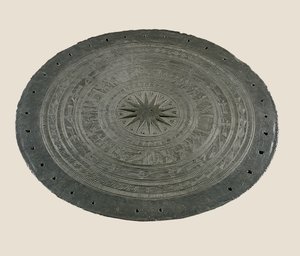 Dettaglio della parte superiore del tamburo Dong Son, II-I secolo a.C. (bronzo) da School Vietnamese