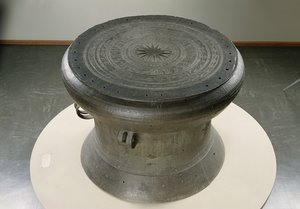 Tamburo, stile Dong Son, II-I secolo a.C. (bronzo)