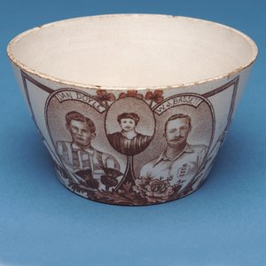 Ciotola souvenir Inghilterra vs. Scozia (ceramica) da Scottish School