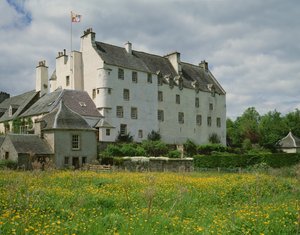 Vista di Traquair House
