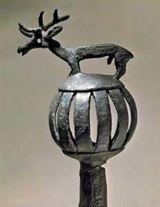 Arte scita: ornamento di bronzo per carro con figura di cervo
