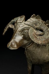 Vaso rituale a forma di ariete, Gong da Shang Dynasty Chinese School