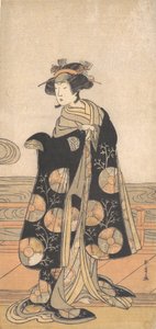 Yoshizawa Iroha come donna in piedi sull