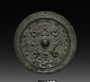 Specchio con Xiwangmu, c.317-400 (bronzo) da Six Dynasties Chinese School