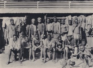 Un gruppo nel Compound da South African Photographer
