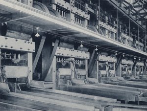 Interno di una batteria, Crown Reef Gold Mining Company (foto in bianco e nero) da South African Photographer