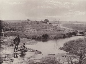 Setacciando il minerale per scoprire l