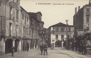 Arcate della bottega del fabbro, Pontevedra, Spagna (foto b/n) da Spanish Photographer