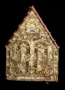 Mitra vescovile in oro decorata con mosaici di piume realizzati da missionari spagnoli in Messico da Spanish School