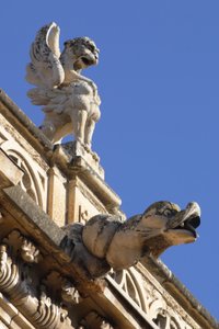 Gargoyle e acroteria, dettaglio dall