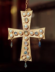 Croce pendente dalla corona votiva di un re visigoto dal Tesoro di Guarrazar da Spanish School