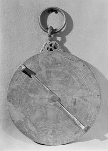 Retro di un astrolabio moresco, da Cordoba, 1054 (metallo)