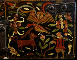 Scena raffigurante cacciatore spagnolo e motivi indiani, dettaglio da baule in legno dipinto, periodo coloniale, origine spagnola, Bolivia da Spanish School