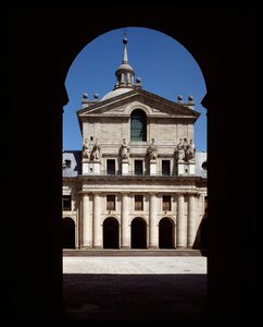 Vista della facciata della chiesa del Real Sitio da Spanish School