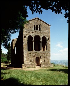Vista della chiesa di Santa Maria da Spanish School