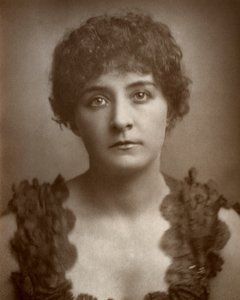 Julia Gwynne, cantante d