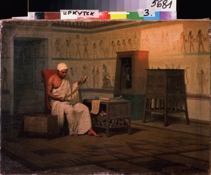 Sacerdote egiziano che legge un rotolo di papiro