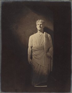 Figura di sacerdote, stile tardo da Stephen Thompson