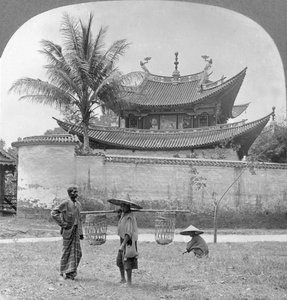 Pittoresca casa di joss cinese, Bhamo, Birmania, 1908 da Stereo Travel Co