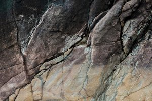 Formazione rocciosa dal carattere terroso
