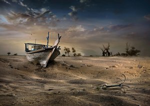 La barca dimenticata nel deserto da Sulaiman Almawash
